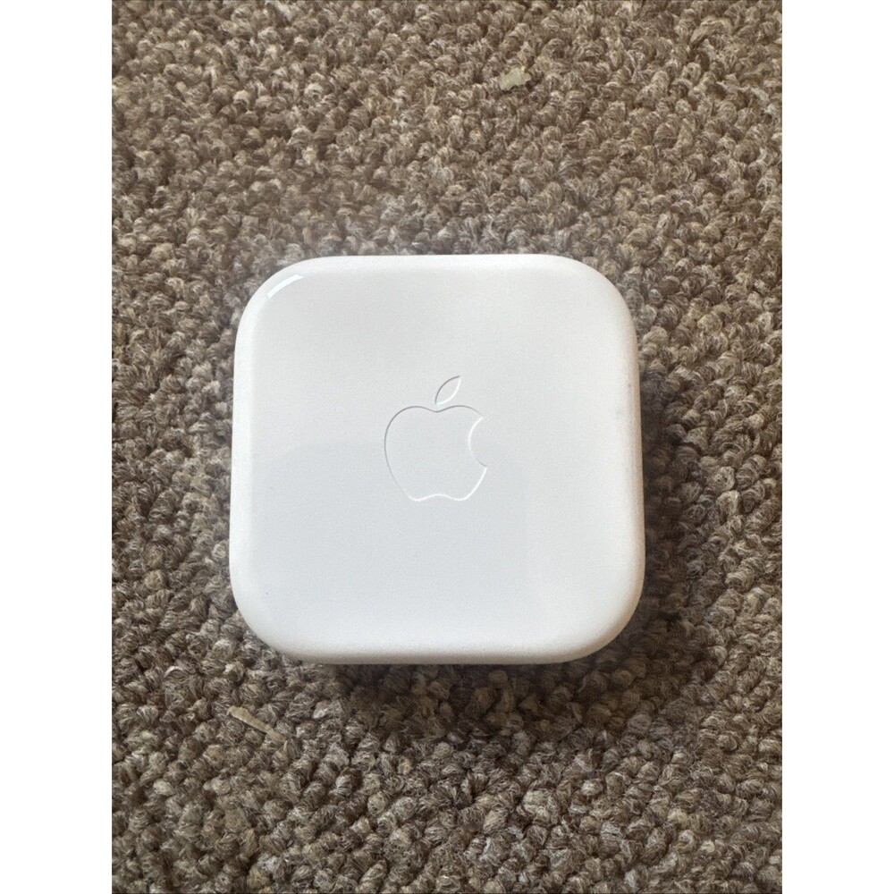 Apple EarPods With Microphone In Ear Headphone With Headphone Jack New In Box - Picture 2 of 3
